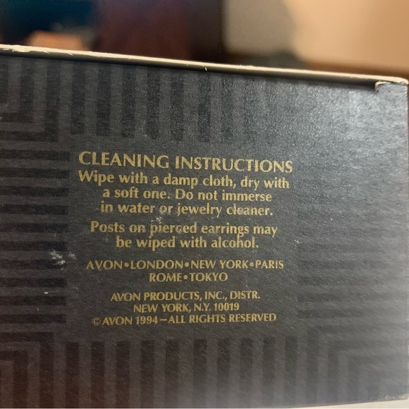 Avon “Sommerset Collecton”  Pearl Necklace with Gold Floral Accent NIB - Picture 5 of 7